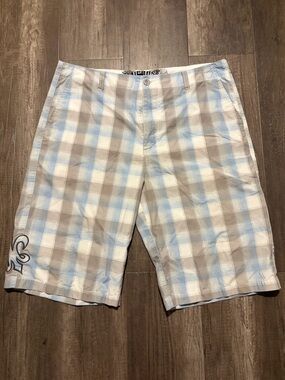 2000s micros blue plaid shorts fleur de lis buttons (38)